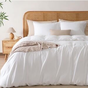 Elegant White Bedding Set